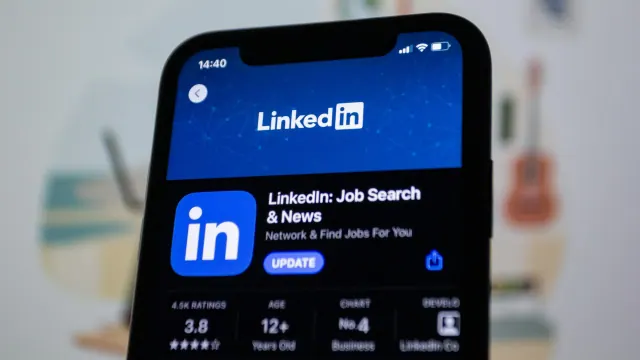 Illustration for “3 Types of LinkedIn Posts That Will Upgrade Your Profile”