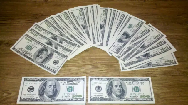 Illustrative arrangement of U.S. banknotes