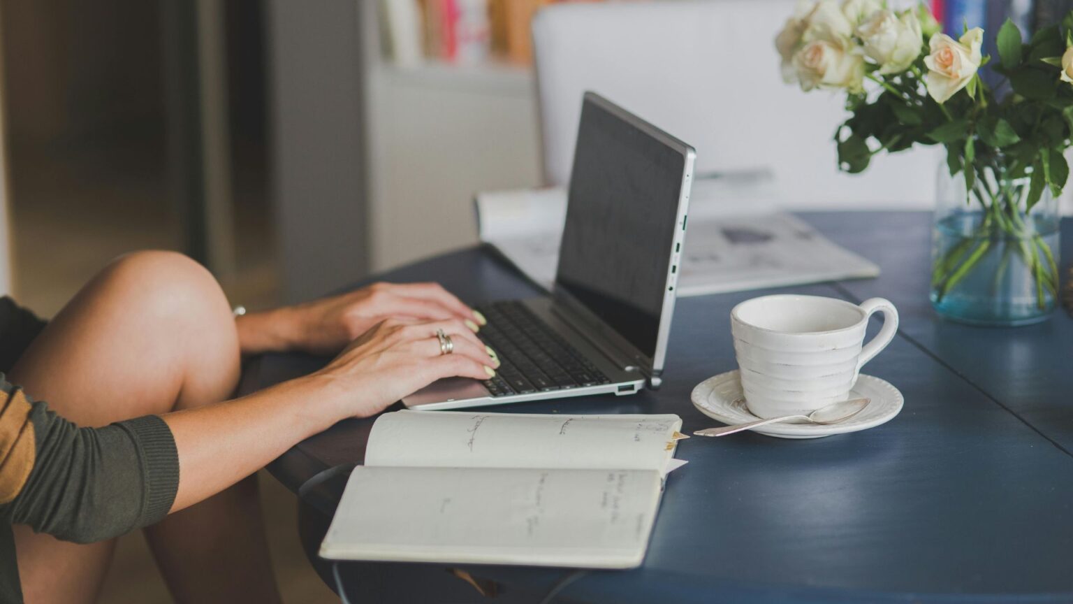 Woman wokring on laptop